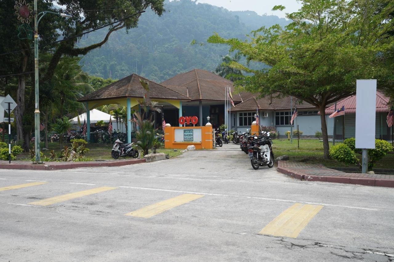 OYO 44020 Kejora Garden Resort Kampong Pasir Bogak Exterior foto