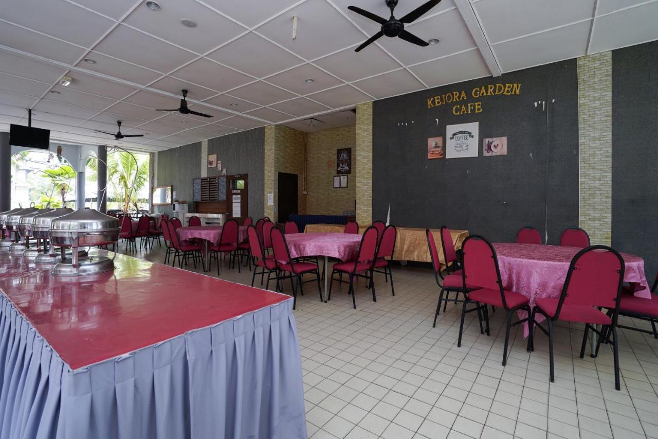 OYO 44020 Kejora Garden Resort Kampong Pasir Bogak Exterior foto